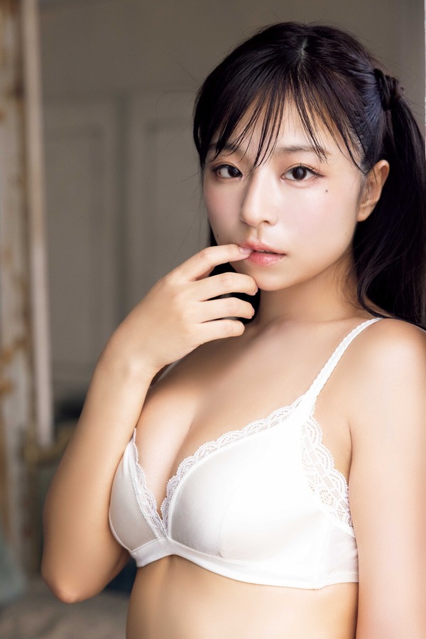 茜紬うた、純白ランジェリーからキュートなビキニまで必見の美ボディ 