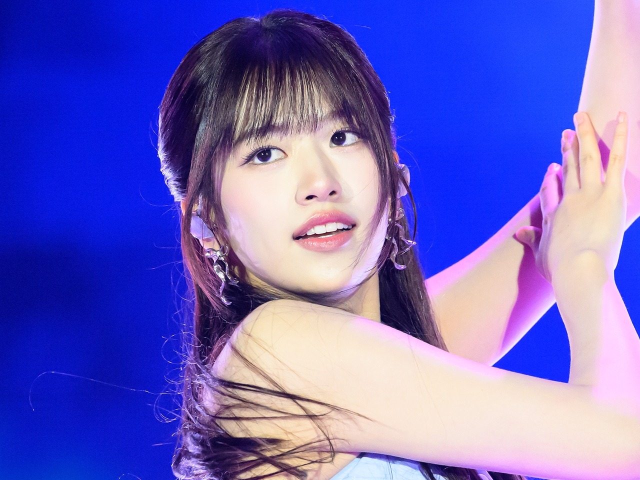 IVE・ユジン、成熟した魅力を披露！高級ブランドが似合うクールな