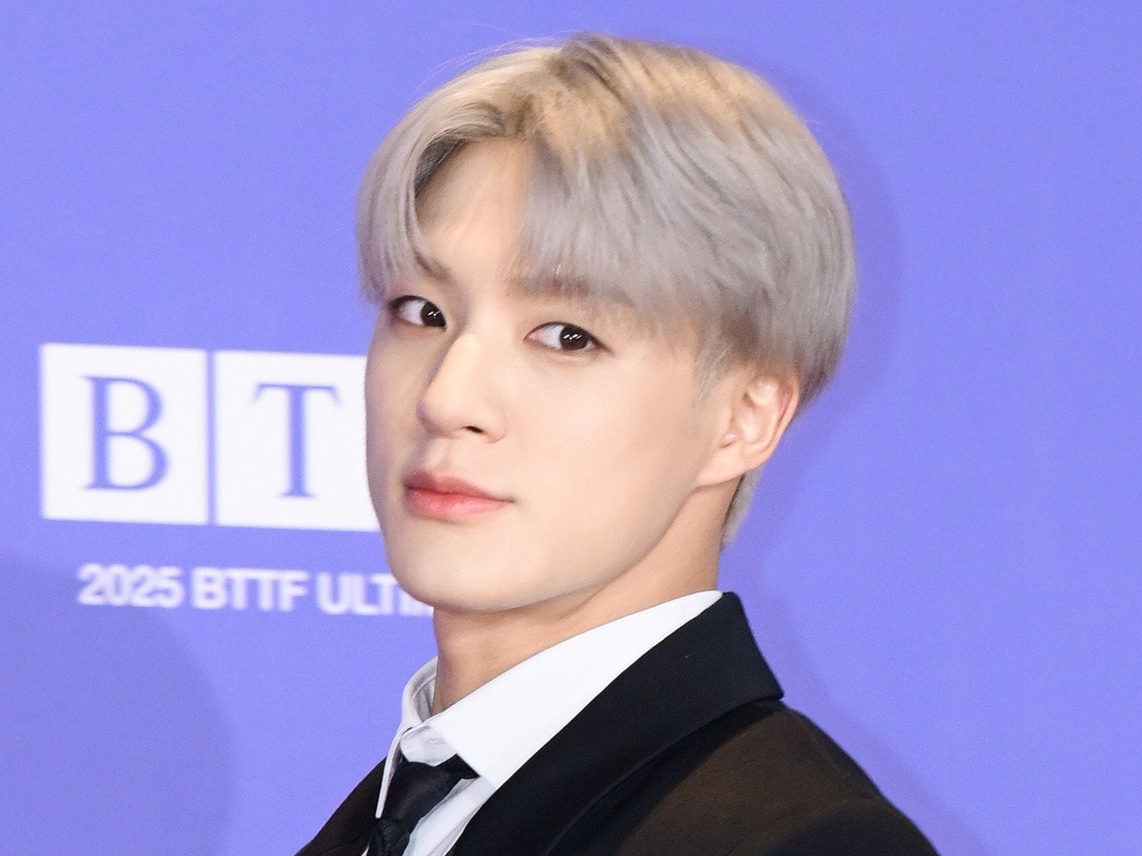 NCT DREAM ジェノ ユニフォーム NCT DREAM・ジェノ、“スーツ×メガネ”の最強スタイルで大人の色気爆発