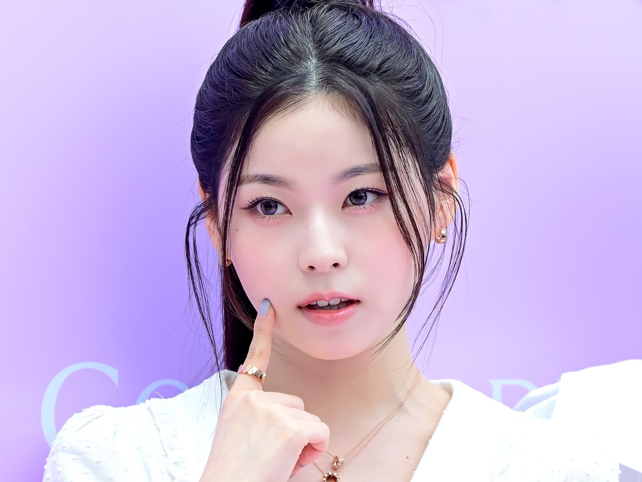 NMIXX ギュジン NMIXXの“末っ子”ギュジン、“紐ワンピ”着てしゃがむ上目遣いSHOTに悶絶