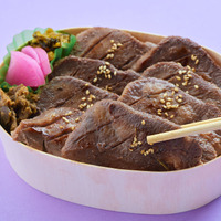 塩糀熟成厚切り牛たんわっぱ　2,800円（税込）