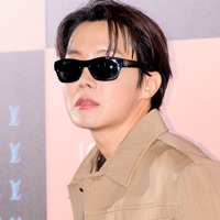 BTS・J-HOPE、ルイ・ヴィトンとのコラボスニーカー公開！独自のスタイルを「存分に楽しんで」