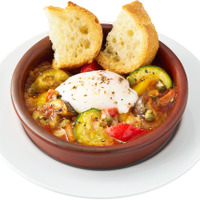 「イタリア野菜と半熟卵のトマト煮」（税込539円）