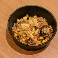 「うな玉 ペッパーライス」【撮影：平木昌宏】