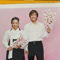 突然この世を去ったトップ女優の姉や、元巨人軍の義兄と同じ“39歳”で…韓国の俳優兼歌手、16周忌