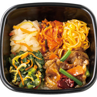 まぜて旨辛！ 焼肉ビビンバ　660円