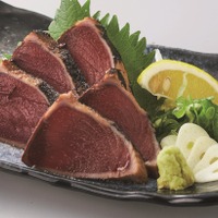 「炭火焼 鰹たたき（塩）」759円（税込）
