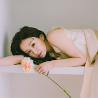 島袋寛子、デビュー30周年記念の新ビジュアル公開＆SNS開設！