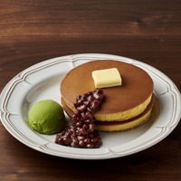 「トラディショナル・ホットケーキ 北海道小豆&抹茶アイス」単品890円→ 690円