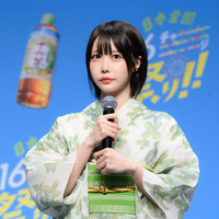 あの、浴衣で登場！夏祭りで串焼きのイカを豪快に食べたい！