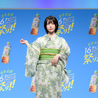 あの、浴衣で登場！夏祭りで串焼きのイカを豪快に食べたい！