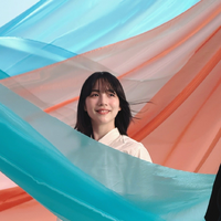 のん、白衣装で透明感際立つ幻想的なCMオフショに「抜群の可愛さ」「存在感がスゴイ」の声