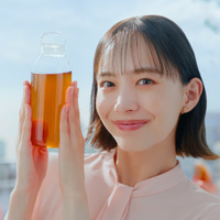 井桁弘恵が「ブレンディ」新CMで軽快な“お茶ダンス”披露！特別インタビューも公開！