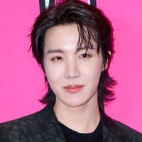 BTS・J-HOPE、オールバックの“爆イケビジュ”に悶絶！ワイルドオーラ放つビハインドSHOT公開