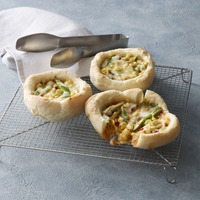 「ディープディッシュボロネーゼ～北海道フレッシュアスパラととろ～りチーズ～」648円