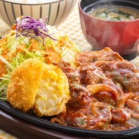 洋食屋の鉄板ポークチャップ