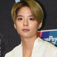 腕にはタトゥーがびっしり…元K-POPアイドル、LAでの近況が話題　SMエンタ退所後の現在に注目