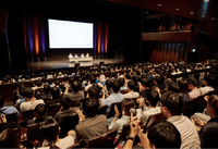 京まふ2025の様子（左から:出展ブース、ステージ、キャラカフェエリアの様子)