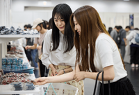 京まふ2025の様子(左から:伝統工芸体験工房、京まふショップ、コスプレエリアの様子)