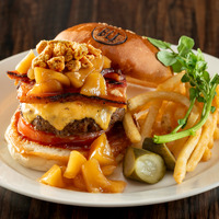 禁断の甘じょっぱさ「アップルコブラーバーガー」