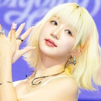 「腹筋バキバキ」日本人K-POPアイドル、へそピ輝く引き締まったスタイルに視線集中！