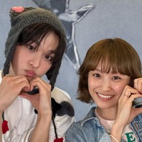 「笑顔が似すぎ」高橋愛、K-POPアイドルのいとこと再会！グループの“推し”ともキュートなSHOT 画像