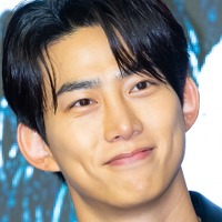 キムタクとも共演の2PM・テギョン、一般女性との結婚式目前！センス光る招待状が話題「10点満点の10点」