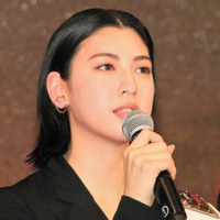 三吉彩花【撮影：小宮山あきの】