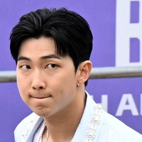BTSを執拗に追った『文春』への疑問も…RMのタバコポイ捨て疑惑、2つの争点【韓国記者の視点】