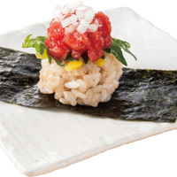 「本鮪カマトロと薬味の絶品包み」（税込319円）