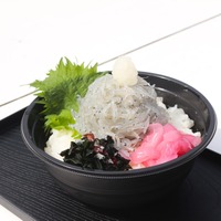 道の駅あわじ海鮮丼屋の生しらす丼