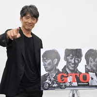 反町隆史、連ドラ『GTO』制作会見に登場！「先生方にもう一度、教師をやってよかったと思ってもらいたい」 画像
