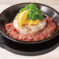 ペッパーランチ、ワイルドな味わいの「にんにくジューシーステーキ」11日より期間限定販売！ 画像