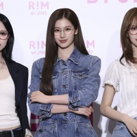 サナからお菓子に目がないと暴露されたモモ！MISAMO、渋谷のアイウエアイベントに登場