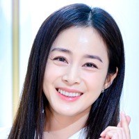 “韓国で最も美しい女優”キム・テヒ、2児の母らしい一面が話題「子供たちが好きなパンを…」