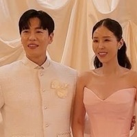 メンバーも引き気味だった相手と…韓国歌姫、心配の声多数も挙式「無事に終えられた」
