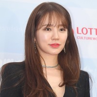 透かし編み＆背中丸見えで開放的に！『コーヒープリンス』女優、可愛すぎるスイムウェア姿