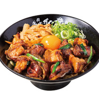 『豚ハラミ牛ホルモン焼肉油そば』1,490円（税込）※麺2玉まで同一価格