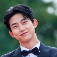 キムタクとも共演した2PM・テギョン、日本の人気俳優と“密着ショット”！仲睦まじい雰囲気に注目