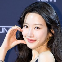 “ほぼ全部見えている”衣装が話題になった女優ムン・ガヨン、チャウヌ事務所に移籍？「前向きに検討中」