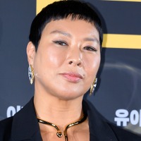 子どもに“犬用ハーネス”を使用!?韓国女優、ADHD息子の育児エピソードを告白「苦肉の策だった」