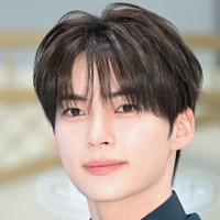 「全部最高すぎる」ZB1ソン・ハンビン、深緑の日本庭園での凛とした佇まいに反響続々