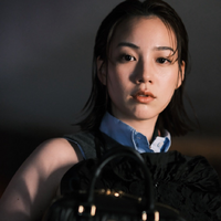 のん、洗練されたmiumiuコーデ披露！「やっとお会いできた」齋藤飛鳥とのツーショットも公開