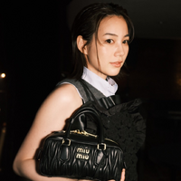 のん、洗練されたmiumiuコーデ披露！「やっとお会いできた」齋藤飛鳥とのツーショットも公開