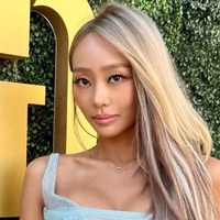 直視できない…ヒョリン、透けたスリットドレスで見せた弾力！しなやかな美しさに惚れ惚れ