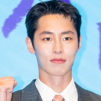 丸刈り姿も公開…“aespa・カリナの元カレ”俳優イ・ジェウク、本日（18日）入隊「行ってきます」 画像