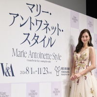 中条あやみ、マリー・アントワネットを意識したドレスで登場！