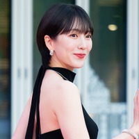 “ピチッ”と衣装でメリハリ体型あらわ…KARA・ジヨン、「スタイル抜群」なオフショット公開！