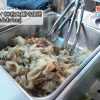 【アジア美食レポート】50円串焼きに幻の赤バナナ、揚げ麺ラートナーも！スクンビット101の路地裏グルメ