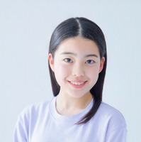 幼少期の葉野珠役・村上蘭　（C）NHK